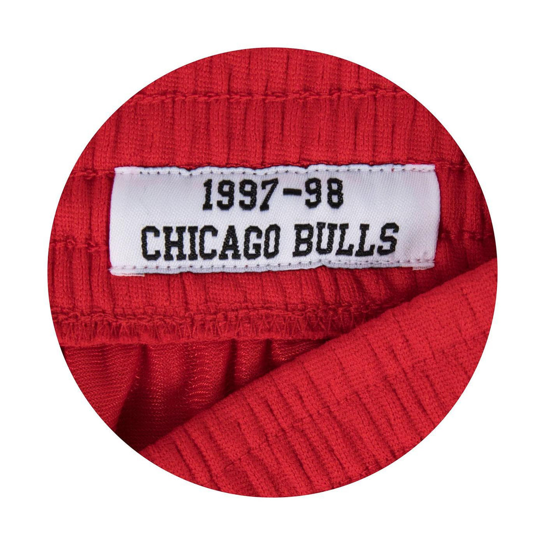 Swingman Shorts Chicago Bulls Road 1997-98 Tag | Mitchell & Ness